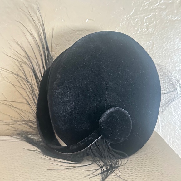 FASCINATING 1950s\' VELOUR CAP WITH FULL VEIL WITH RHINESTONES + FEATHERS main image 8